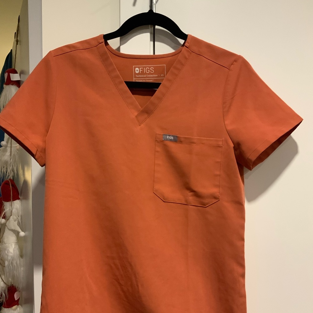 Top and Zamora High Waisted 2.0- Petite Jogger Scrub Pants. Terracotta color